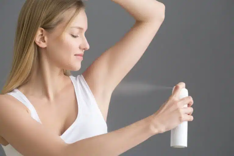 Dezodorant czy antyperspirant: czym różnią się te kosmetyki?